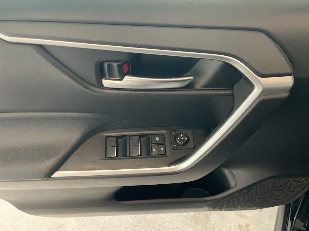 Thumbnail: 2025 Toyota RAV4 - 22