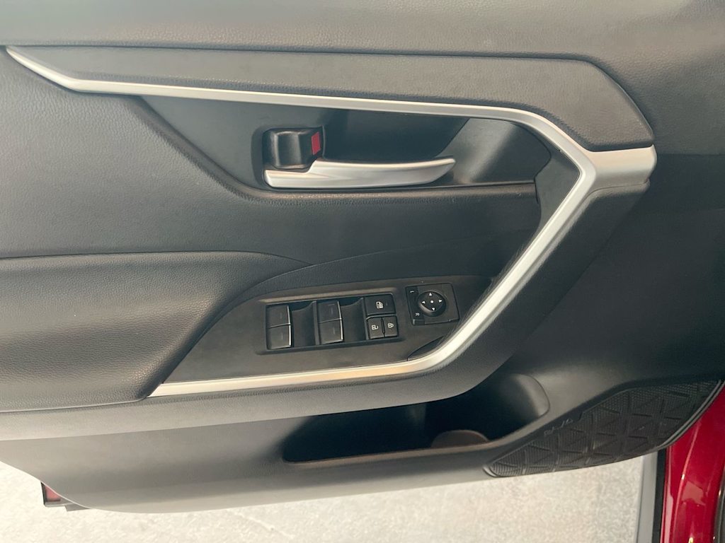 Thumbnail: 2025 Toyota RAV4 - 23