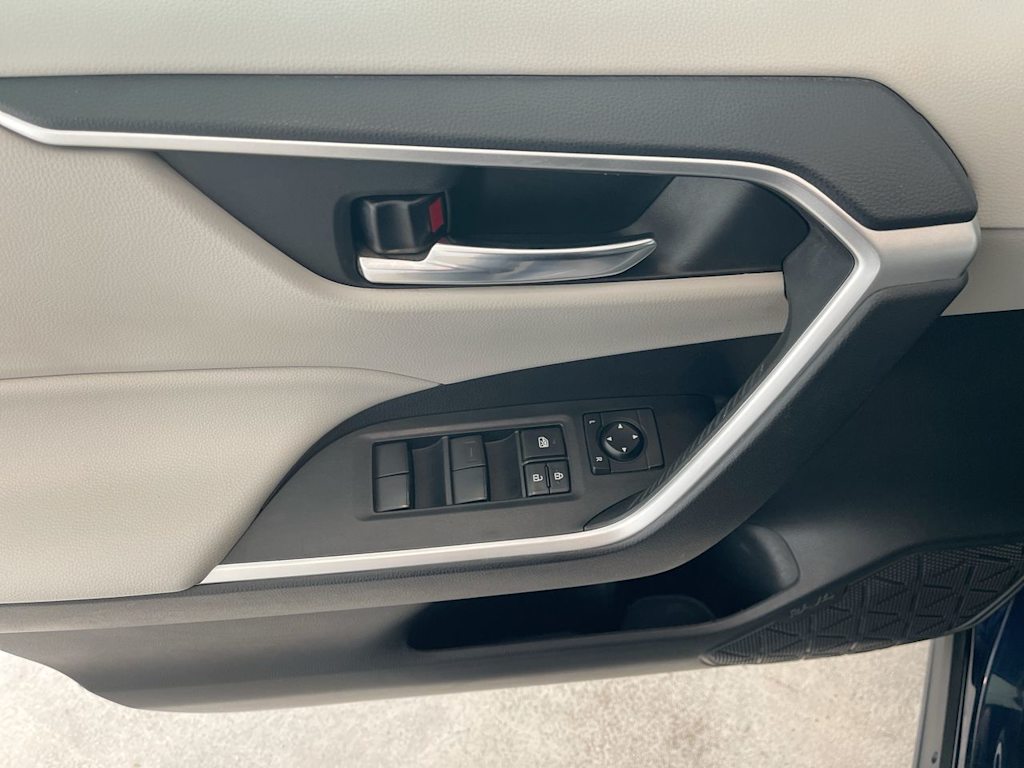 Thumbnail: 2021 Toyota RAV4 - 23