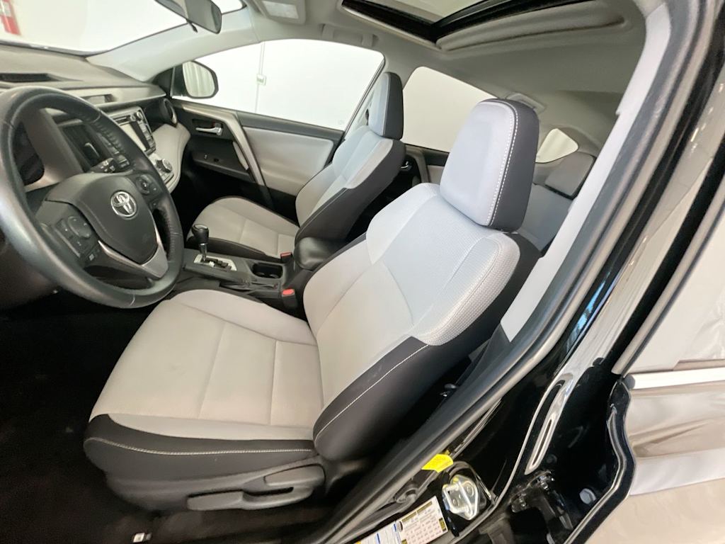 Thumbnail: 2018 Toyota RAV4 - 8