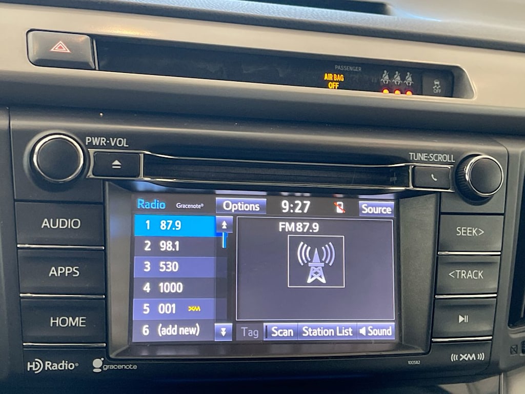 Thumbnail: 2018 Toyota RAV4 - 11