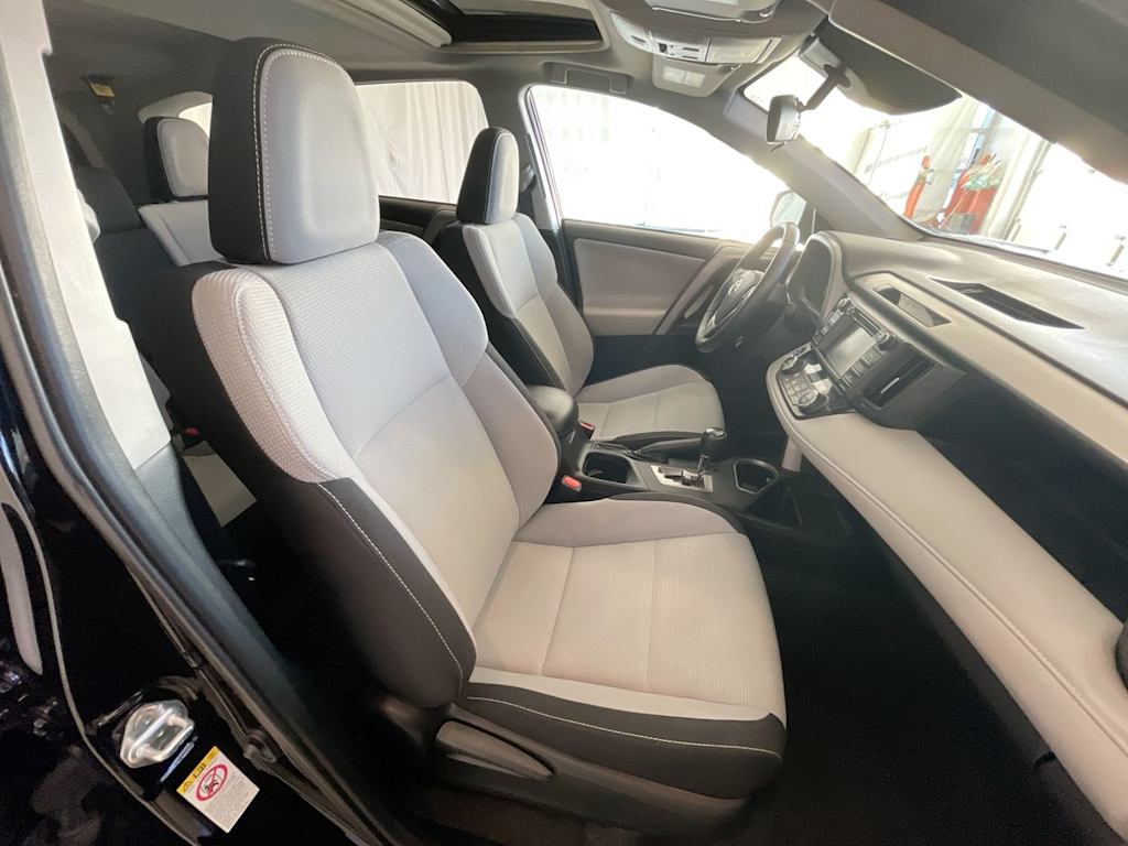 Thumbnail: 2018 Toyota RAV4 - 27