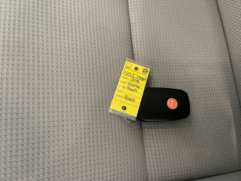 Thumbnail: 2018 Toyota RAV4 - 15