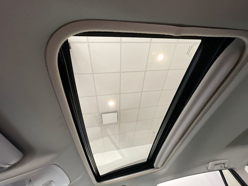 Thumbnail: 2018 Toyota RAV4 - 26