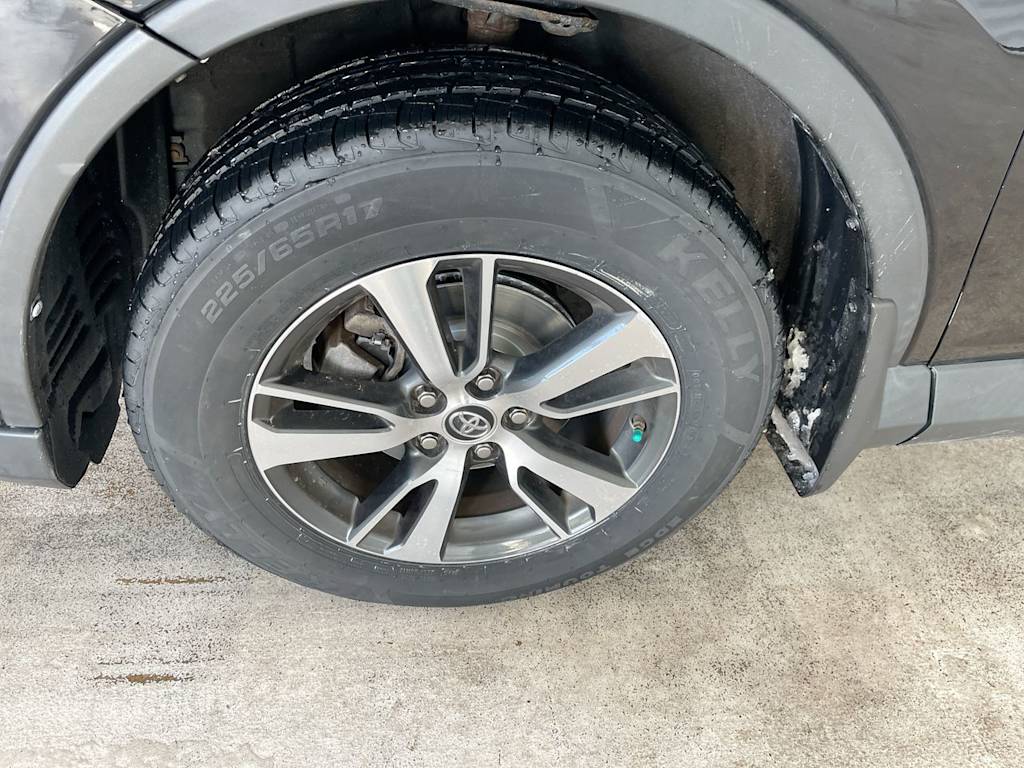 Thumbnail: 2018 Toyota RAV4 - 6