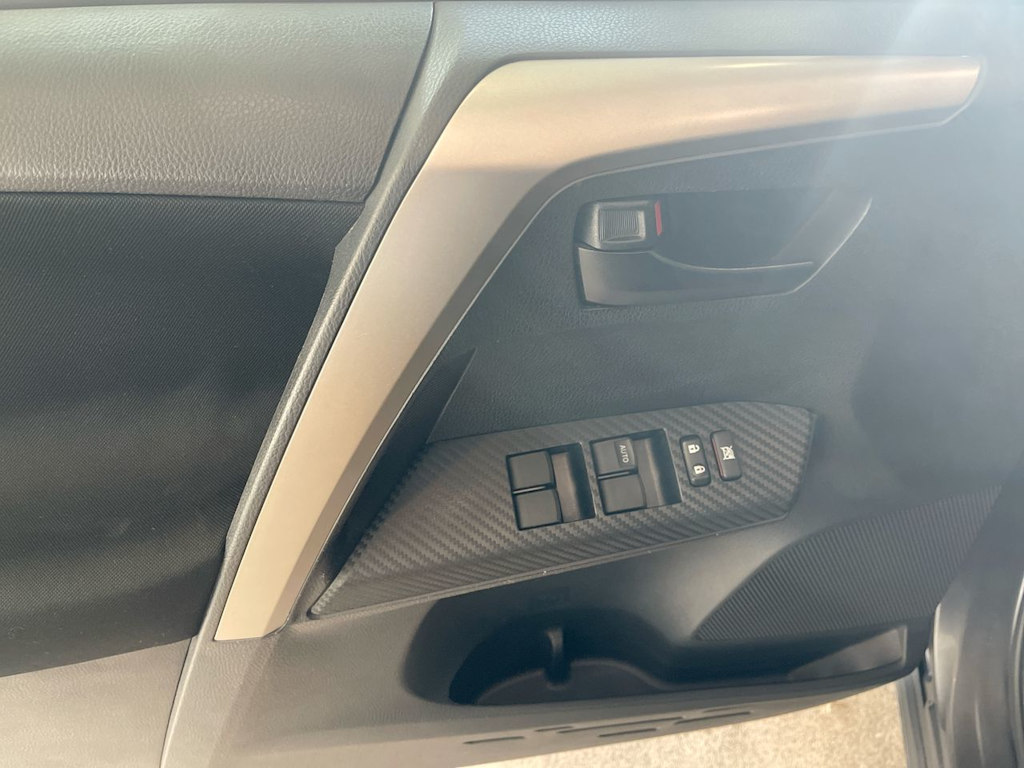 Thumbnail: 2013 Toyota RAV4 - 23