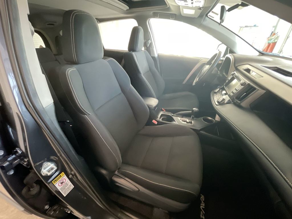 Thumbnail: 2013 Toyota RAV4 - 11