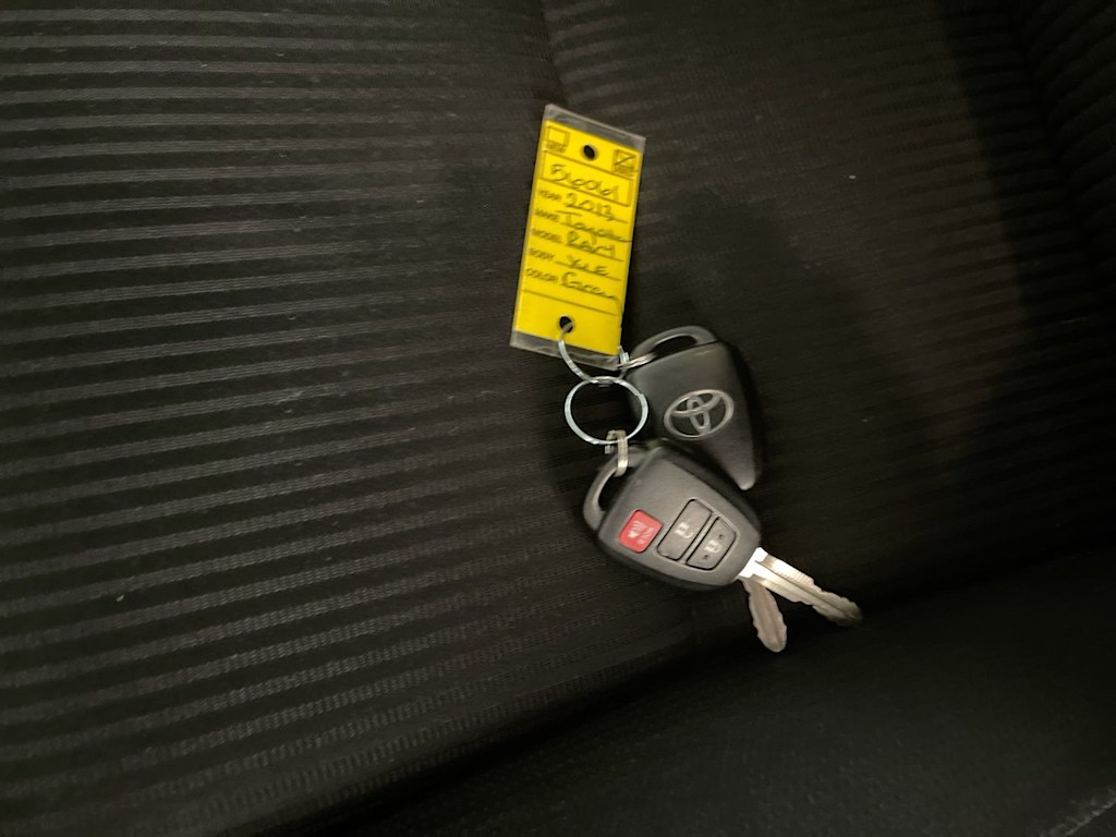 Thumbnail: 2013 Toyota RAV4 - 17