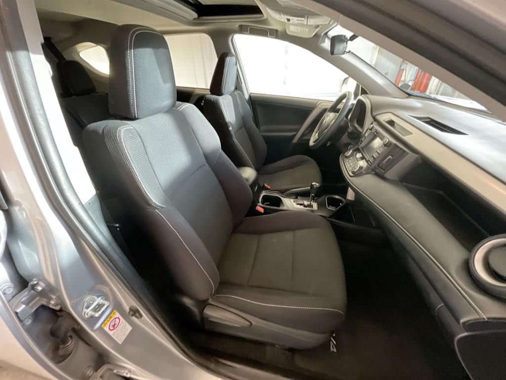 Thumbnail: 2017 Toyota RAV4 - 9