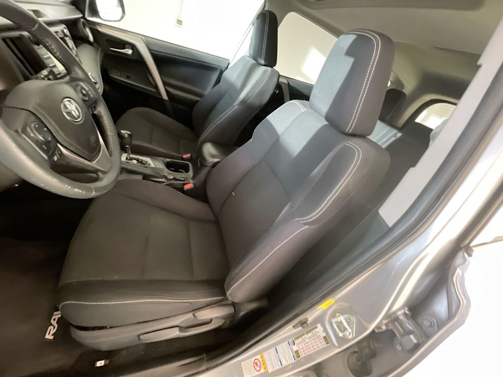 Thumbnail: 2017 Toyota RAV4 - 8