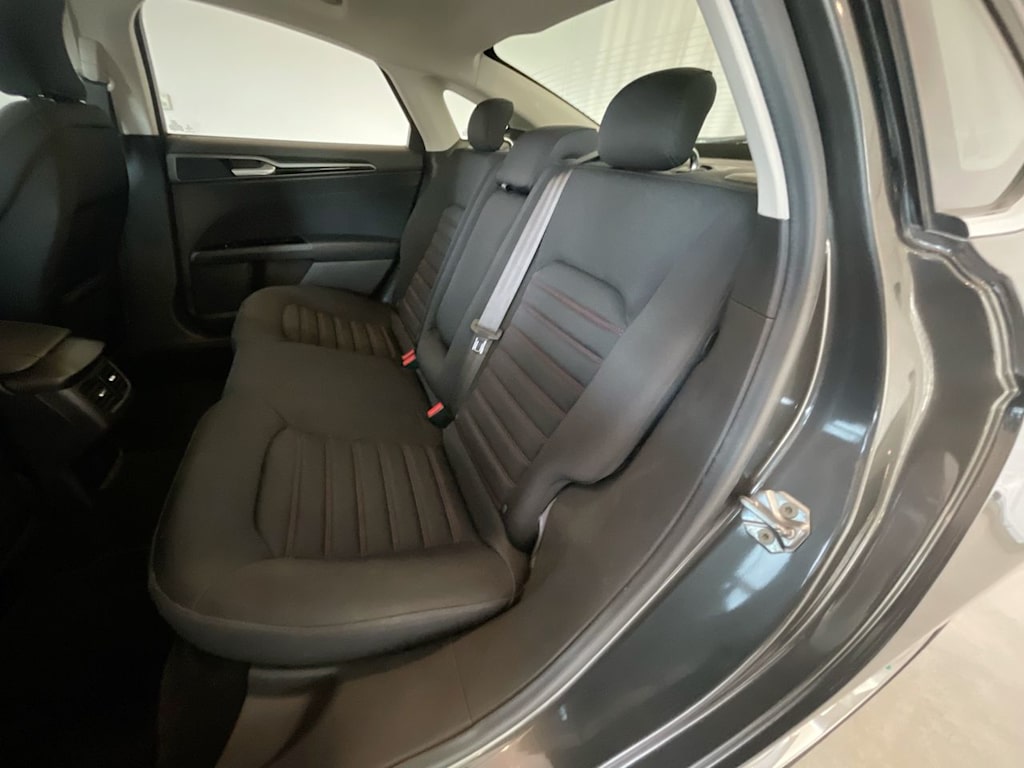 Thumbnail: 2016 Ford Fusion - 11