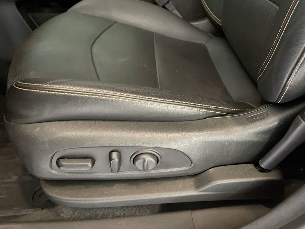Thumbnail: 2020 GMC Terrain - 21