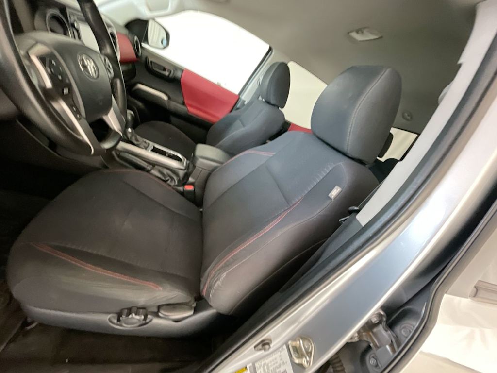 2016 Toyota Tacoma SR 9