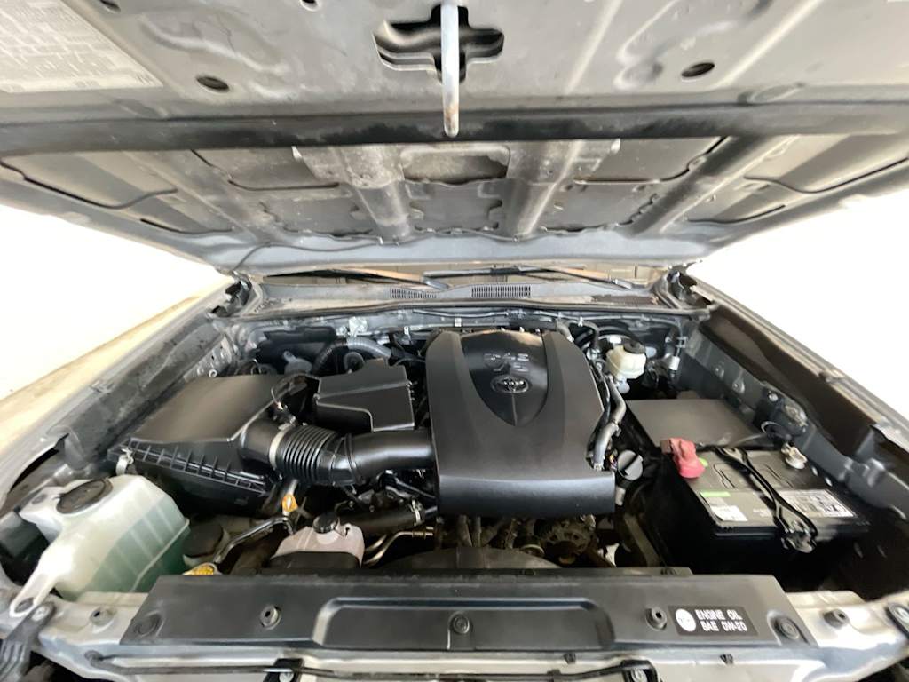 2016 Toyota Tacoma SR 8