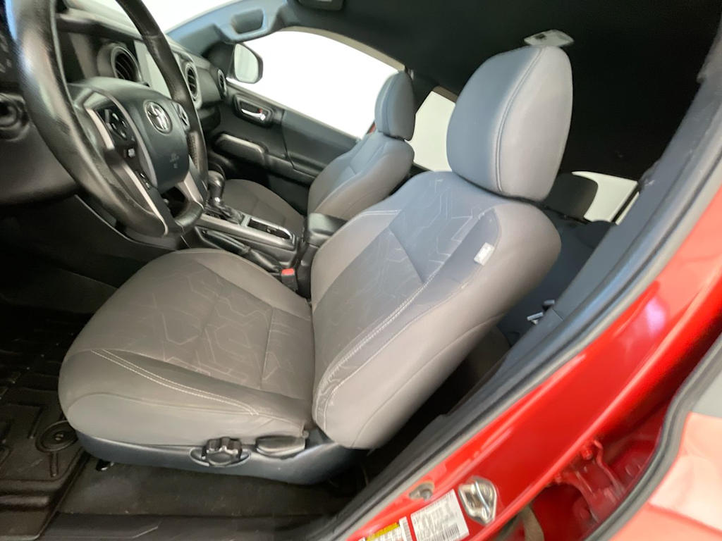 Thumbnail: 2016 Toyota Tacoma - 9