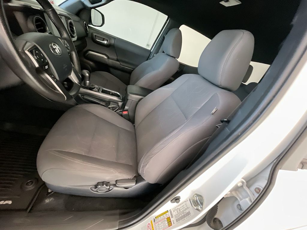 Thumbnail: 2019 Toyota Tacoma - 10