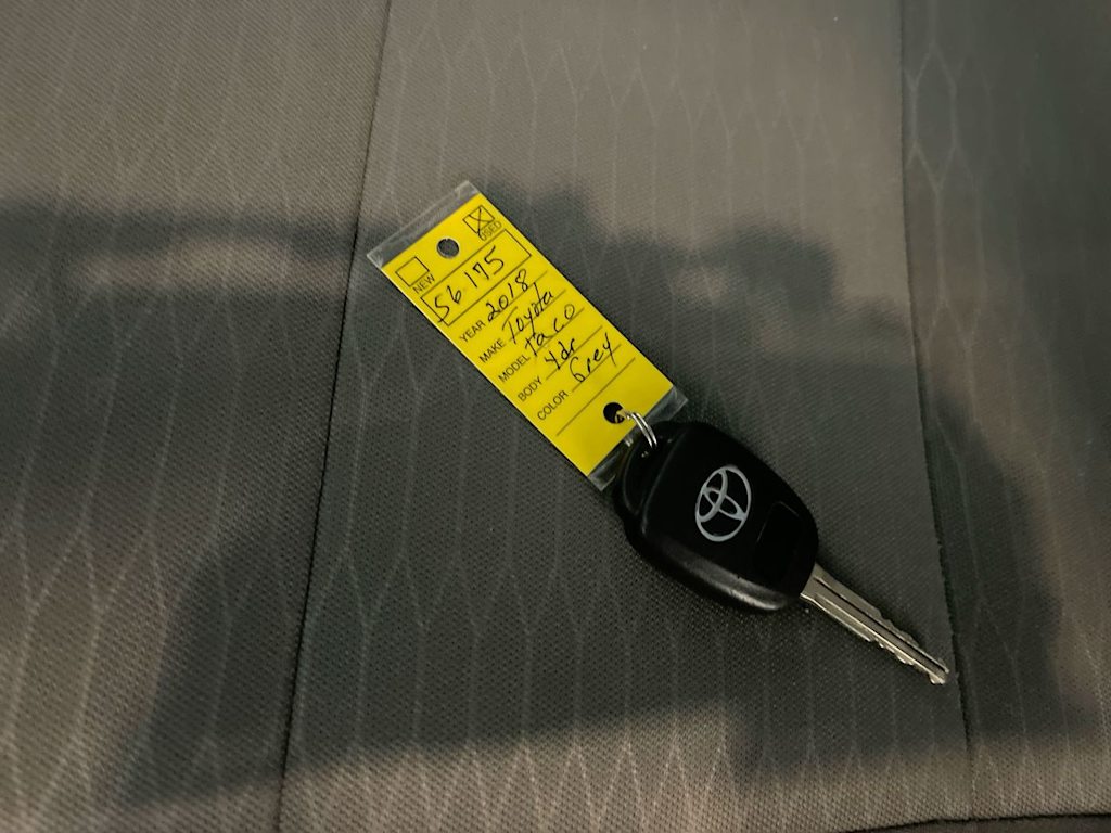 Thumbnail: 2018 Toyota Tacoma - 16