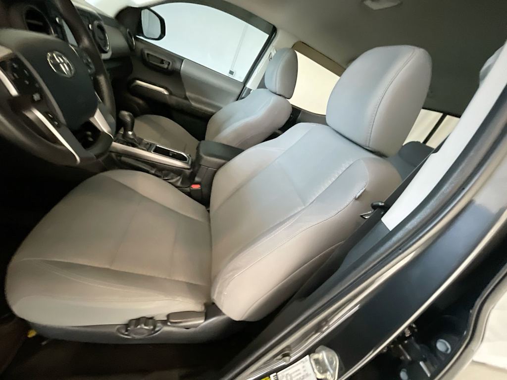 Thumbnail: 2018 Toyota Tacoma - 9