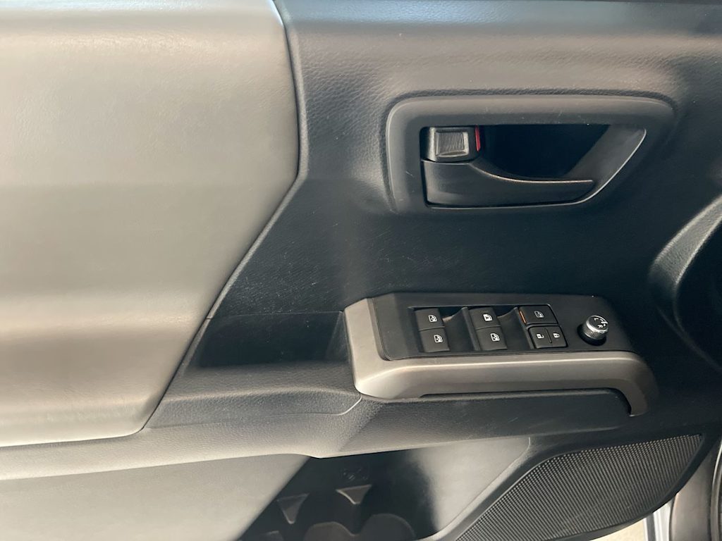 Thumbnail: 2018 Toyota Tacoma - 23