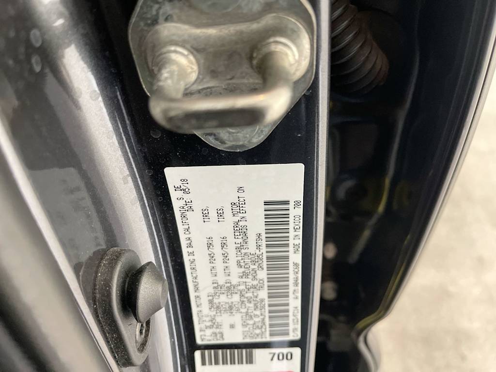 Thumbnail: 2018 Toyota Tacoma - 17