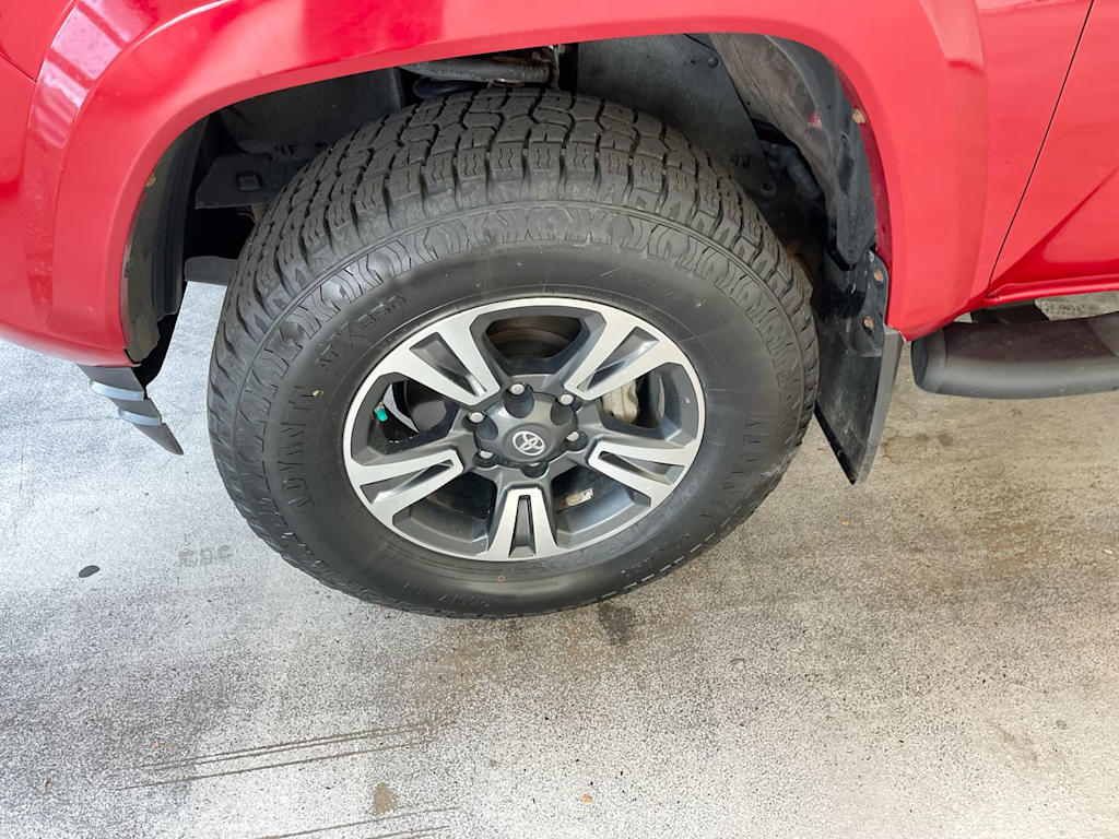 Thumbnail: 2019 Toyota Tacoma - 7