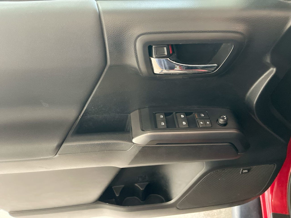 Thumbnail: 2019 Toyota Tacoma - 23