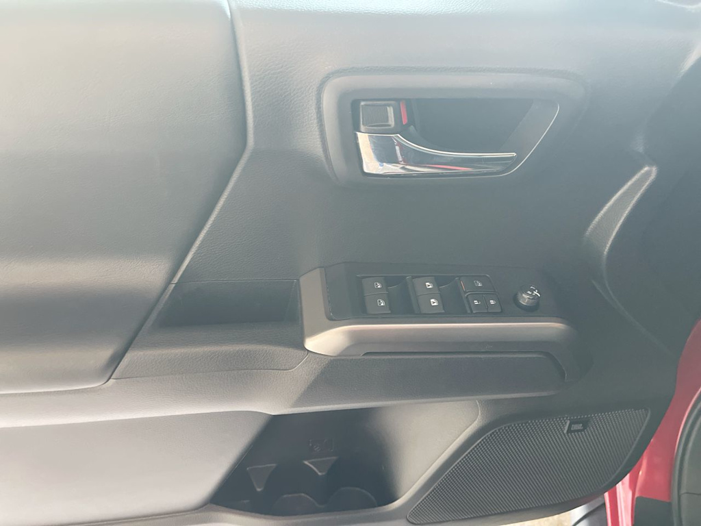 Thumbnail: 2022 Toyota Tacoma - 24