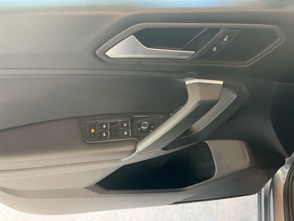 Thumbnail: 2019 Volkswagen Tiguan - 23