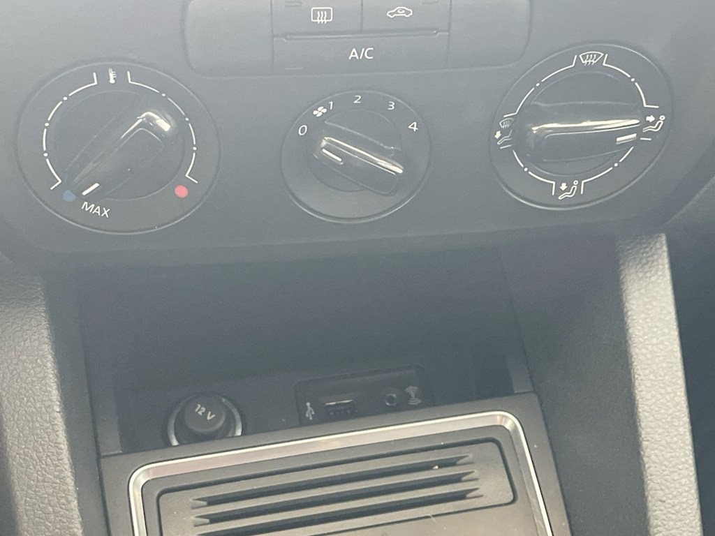 Thumbnail: 2016 Volkswagen Jetta - 25