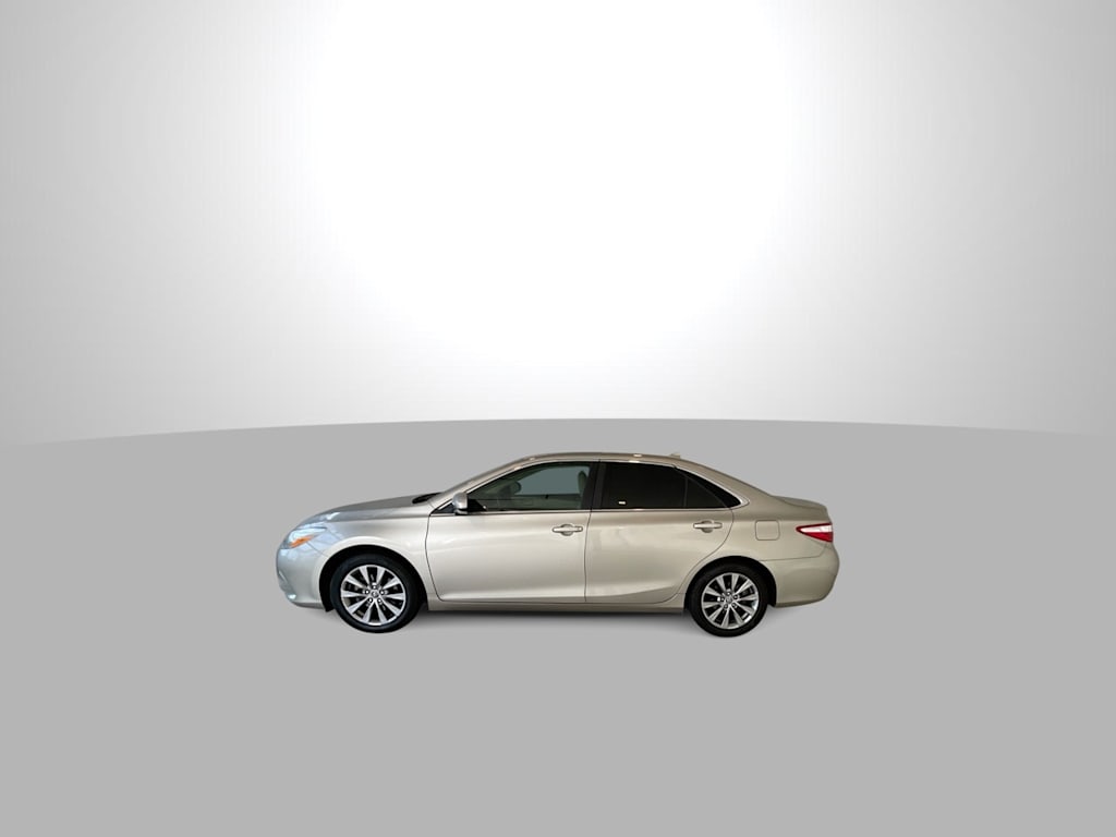 Thumbnail: 2016 Toyota Camry - 17