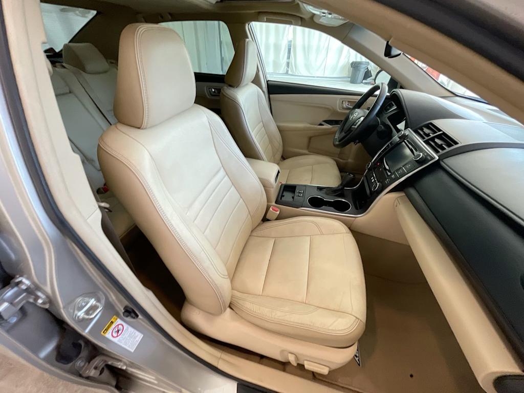 Thumbnail: 2016 Toyota Camry - 9