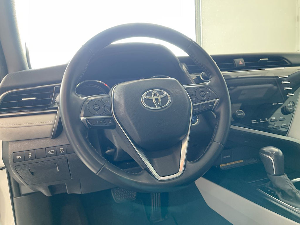 2020 Toyota Camry XLE 2