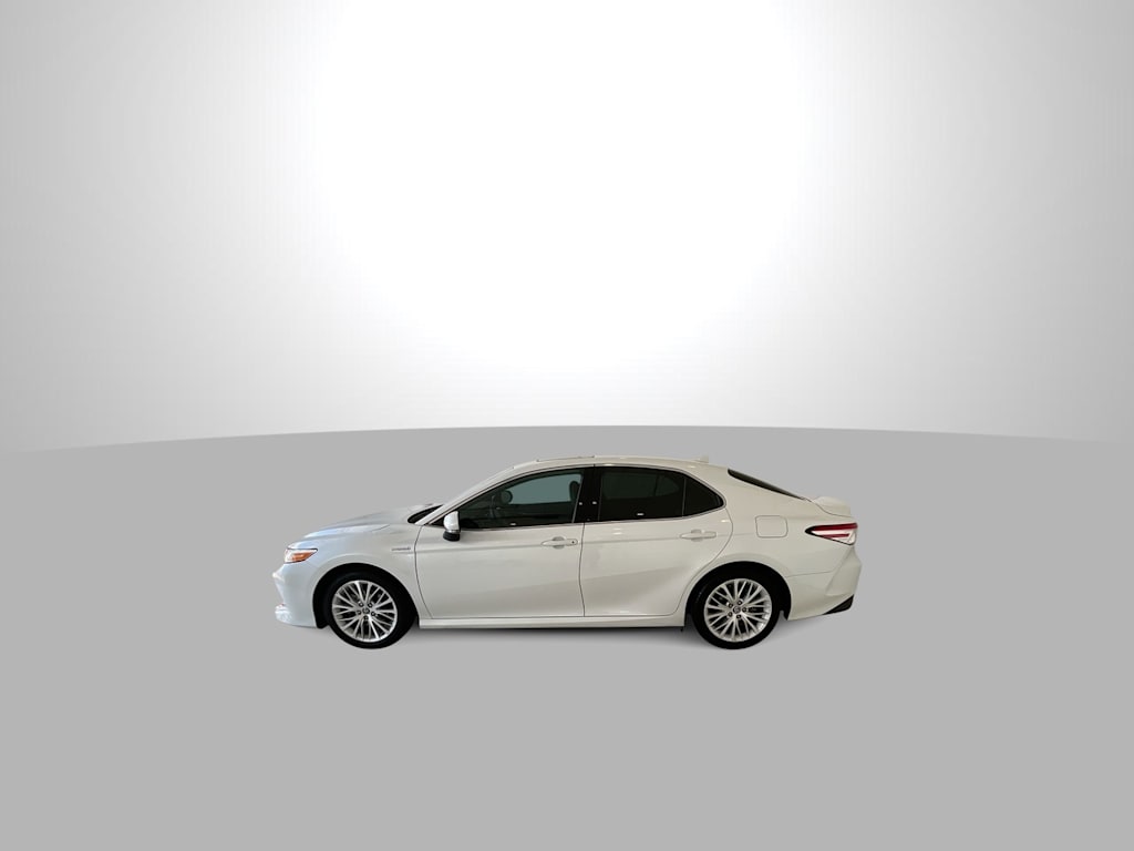 2020 Toyota Camry XLE 18