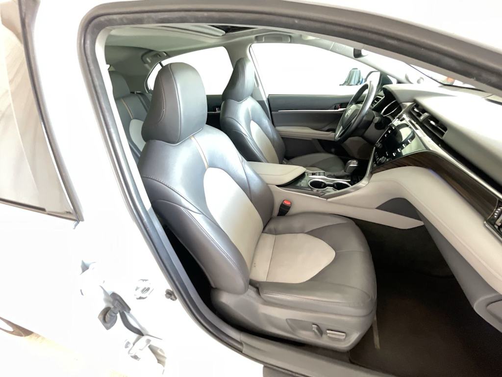 2020 Toyota Camry XLE 9