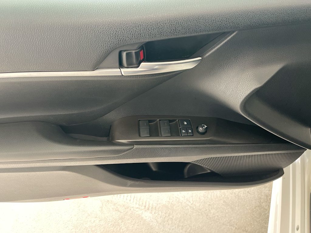 2021 Toyota Camry SE 22