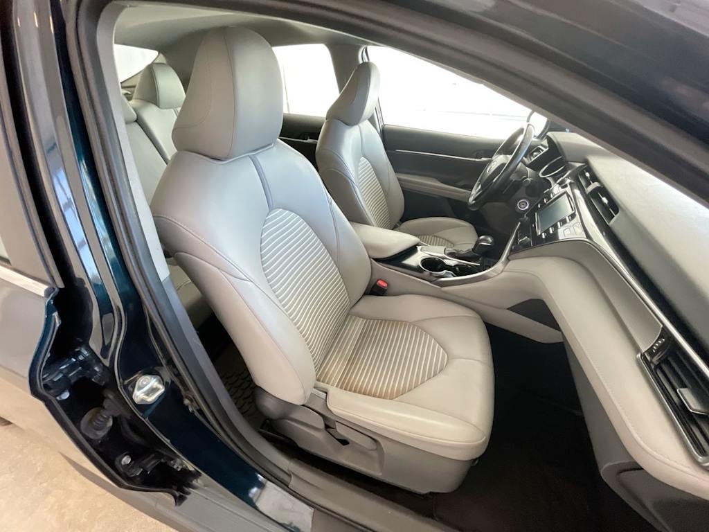 Thumbnail: 2020 Toyota Camry - 9