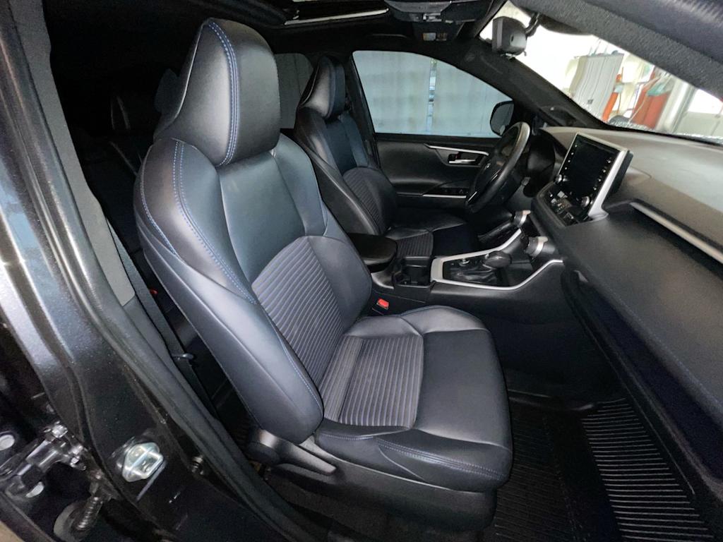 Thumbnail: 2021 Toyota RAV4 - 10