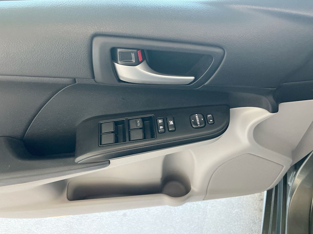 Thumbnail: 2012 Toyota Camry - 23