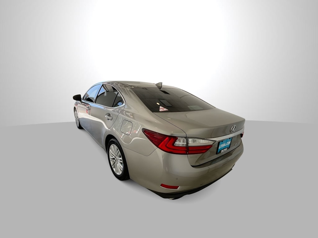 Thumbnail: 2017 Lexus ES - 18
