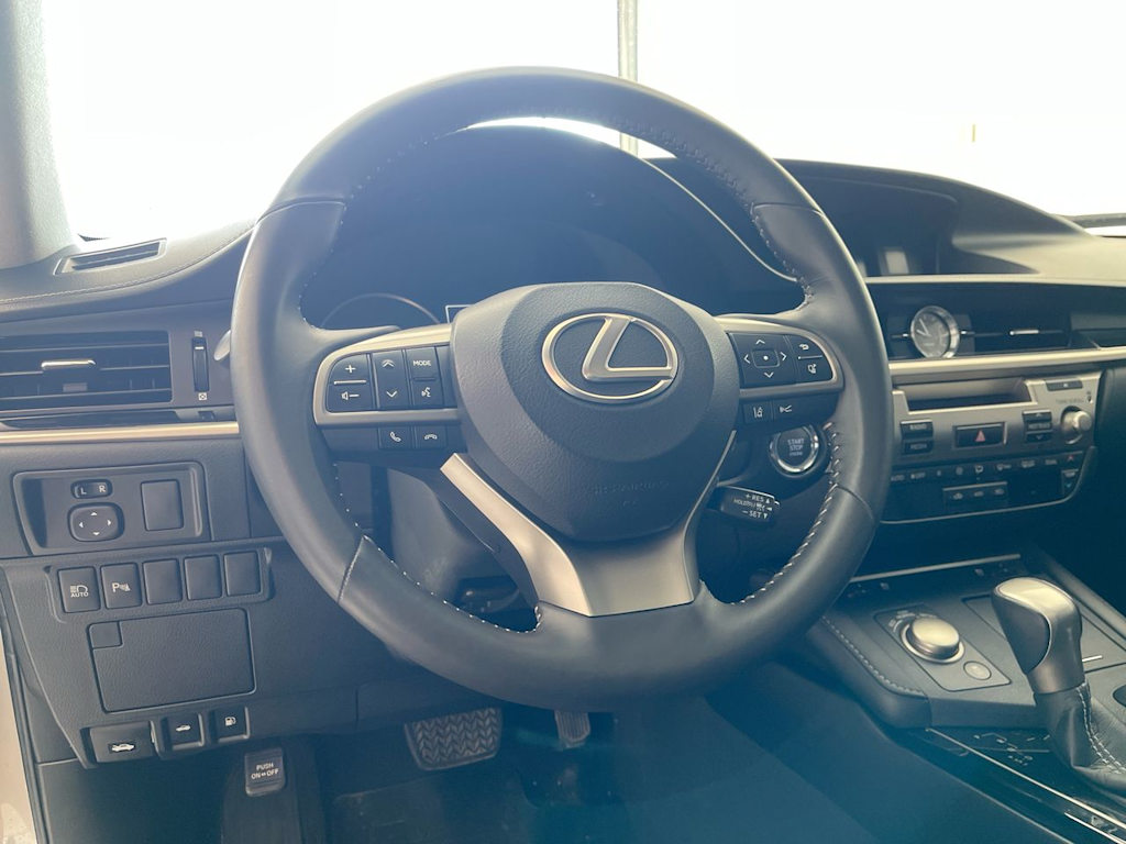 Thumbnail: 2017 Lexus ES - 2