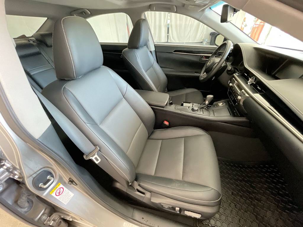 Thumbnail: 2017 Lexus ES - 8