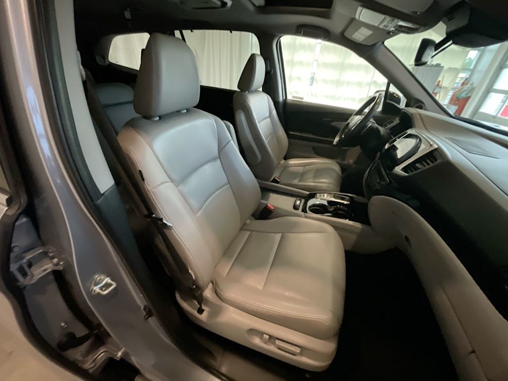 Thumbnail: 2017 Honda Pilot - 10