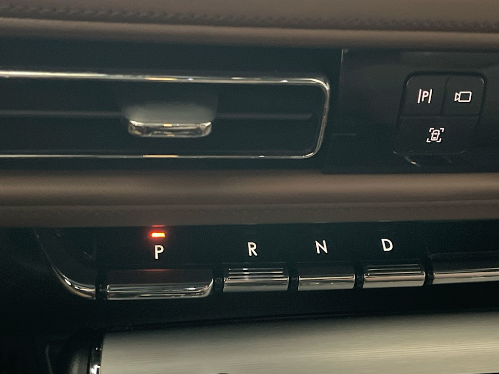 Thumbnail: 2023 Lincoln Aviator - 25