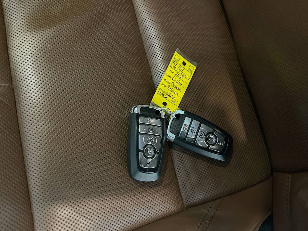 Thumbnail: 2023 Lincoln Aviator - 15