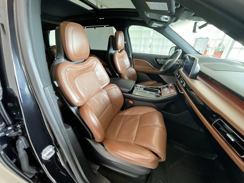 Thumbnail: 2021 Lincoln Aviator - 10
