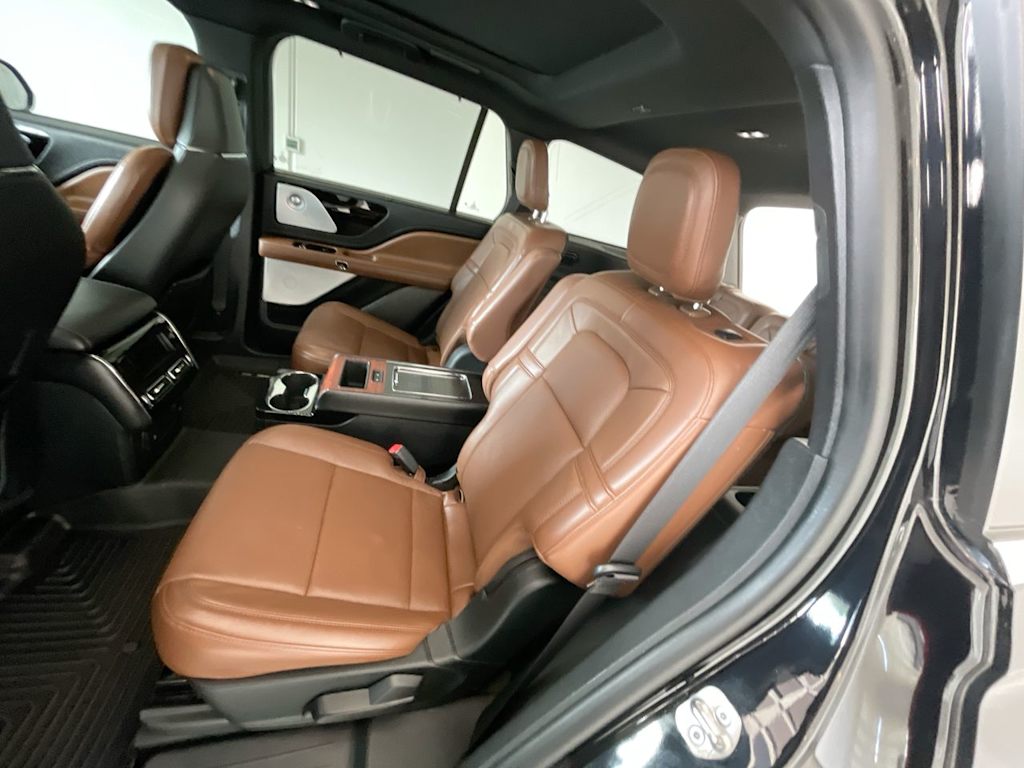 Thumbnail: 2021 Lincoln Aviator - 11