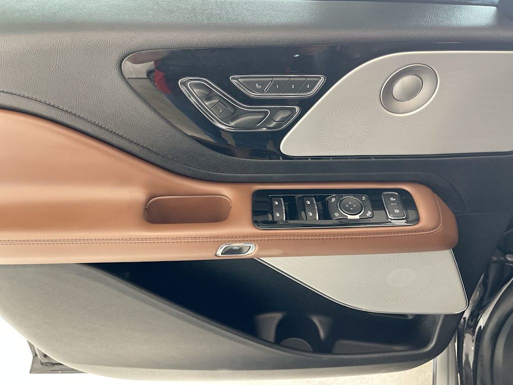 Thumbnail: 2021 Lincoln Aviator - 22