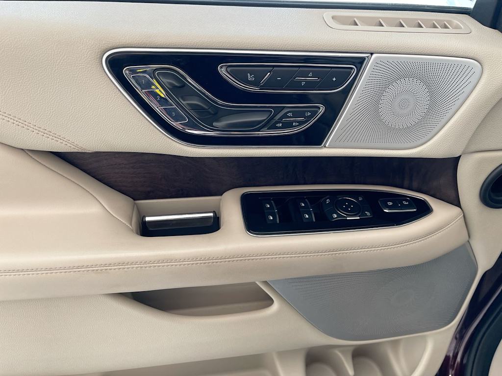 Thumbnail: 2020 Lincoln Navigator - 21