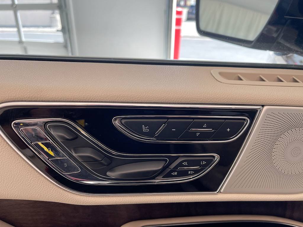 Thumbnail: 2020 Lincoln Navigator - 7