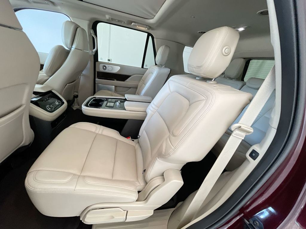 Thumbnail: 2020 Lincoln Navigator - 11